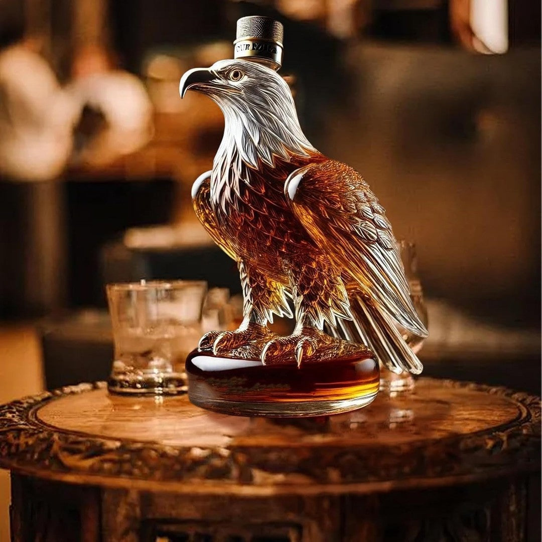 Eagle-shaped glass whiskey decanter - product photo 1
