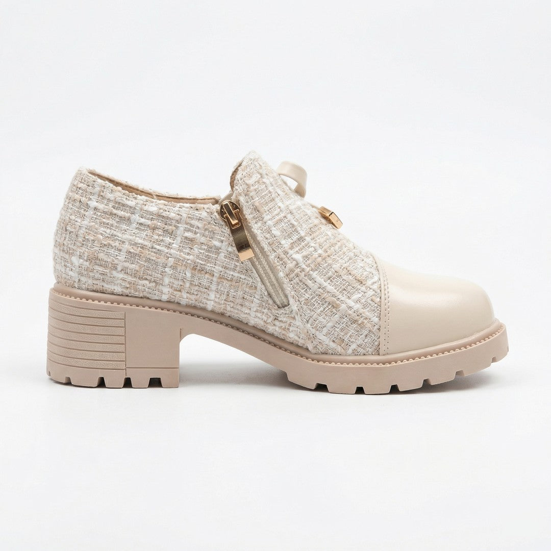 Woman wearing the Ariadne women's sandals, front view