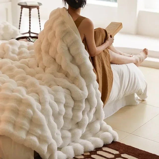 Long-pile faux fur fluffy throw blanket - product photo 3