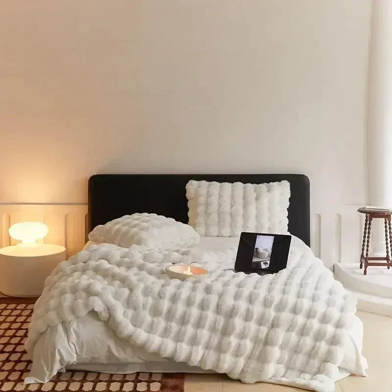 Long-pile faux fur fluffy throw blanket - product photo 6