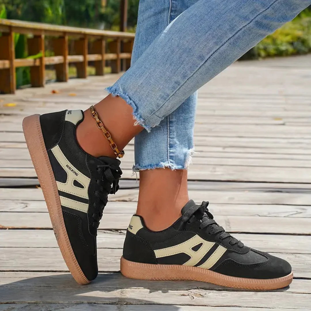 Chloe | Women's Classic Low Top Lace-Up Sneakers