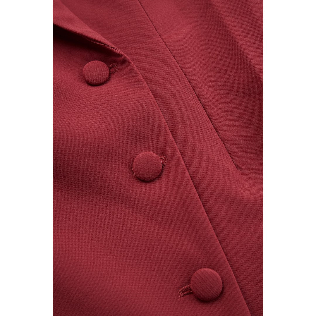Man wearing the Camden men's dress, 12 view
