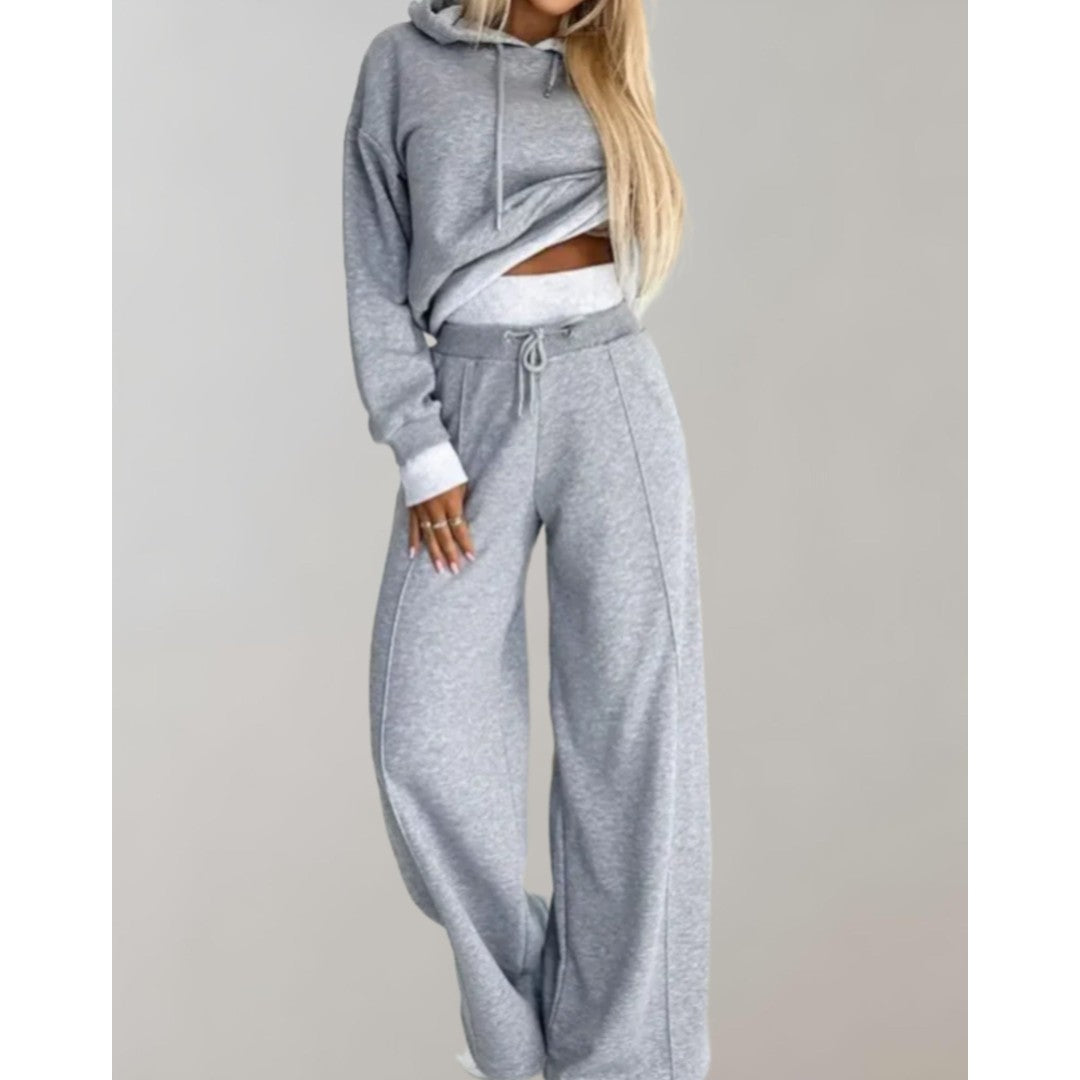 Woman wearing the Cerys women's wide-leg cotton set, side view