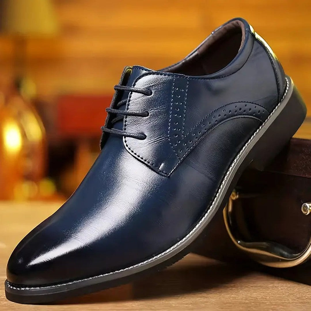 Man wearing the Dexter men's leather shoes, detail view