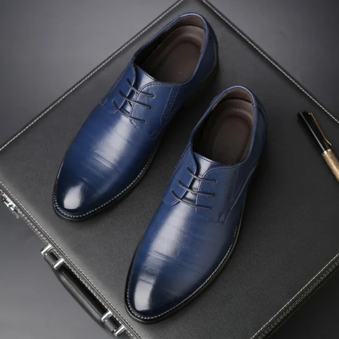 Man wearing the Dexter men's leather shoes, front view