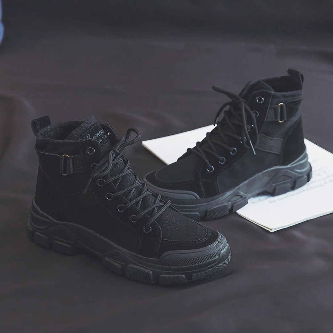 Man wearing the Dorian men's boots, detail view