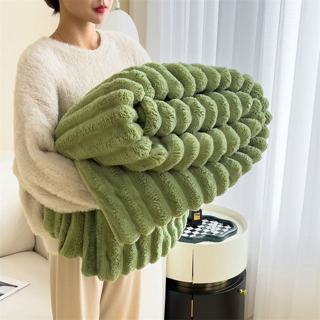 Long pile faux fur throw blanket - product photo 3