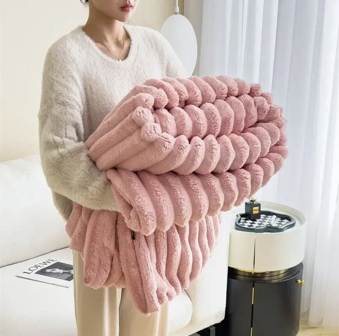 Long pile faux fur throw blanket - product photo 5