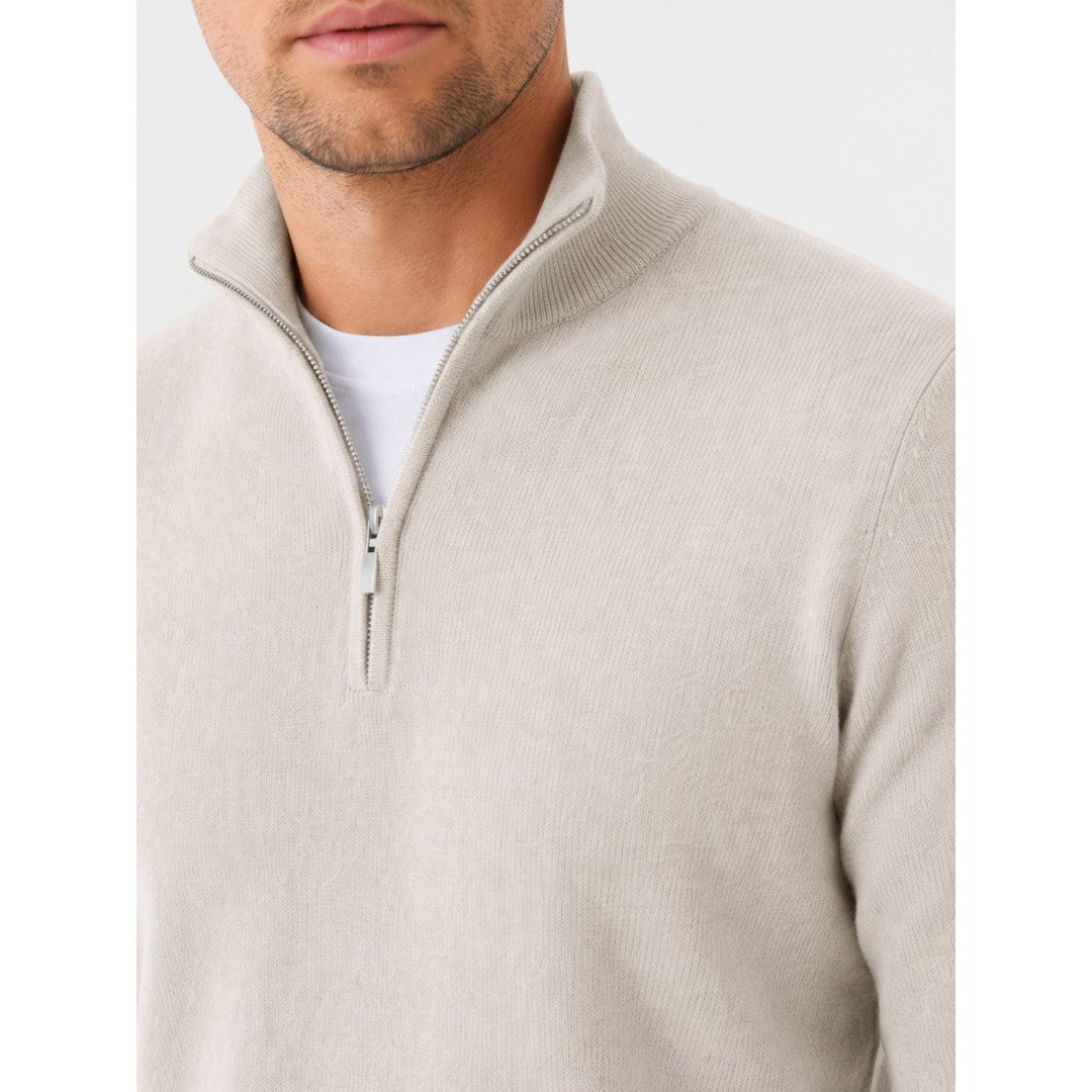 Man wearing the Emiliano men's v-neck merino wool zip-up sweater, detail view