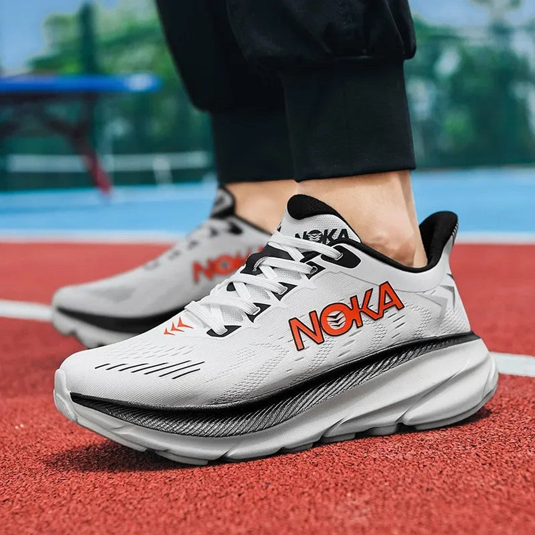Woman wearing the Fernanda women's maxi running sneakers, model view
