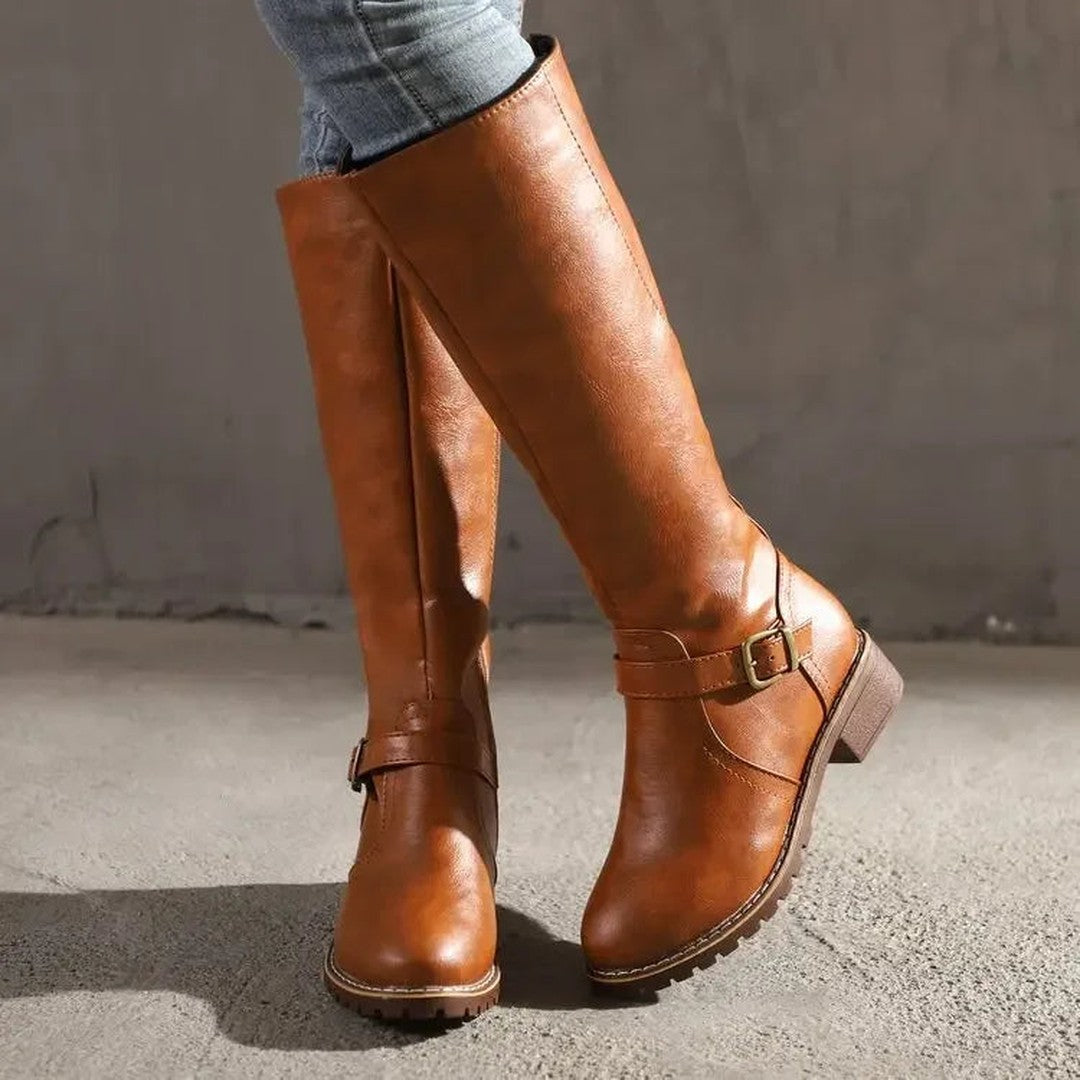 Woman wearing the Frankie women's leather elegant boots, back view
