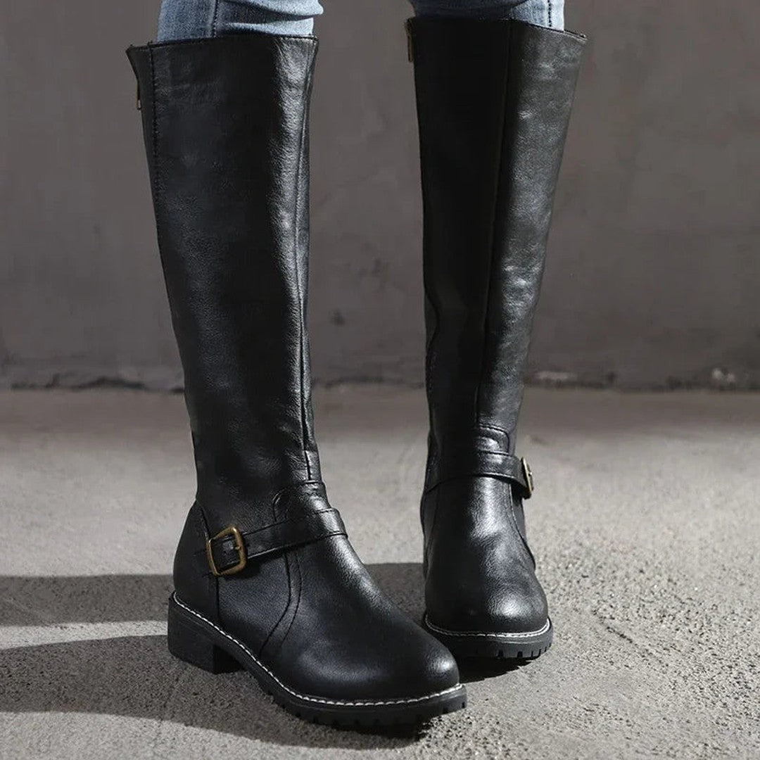 Woman wearing the Frankie women's leather elegant boots, detail view