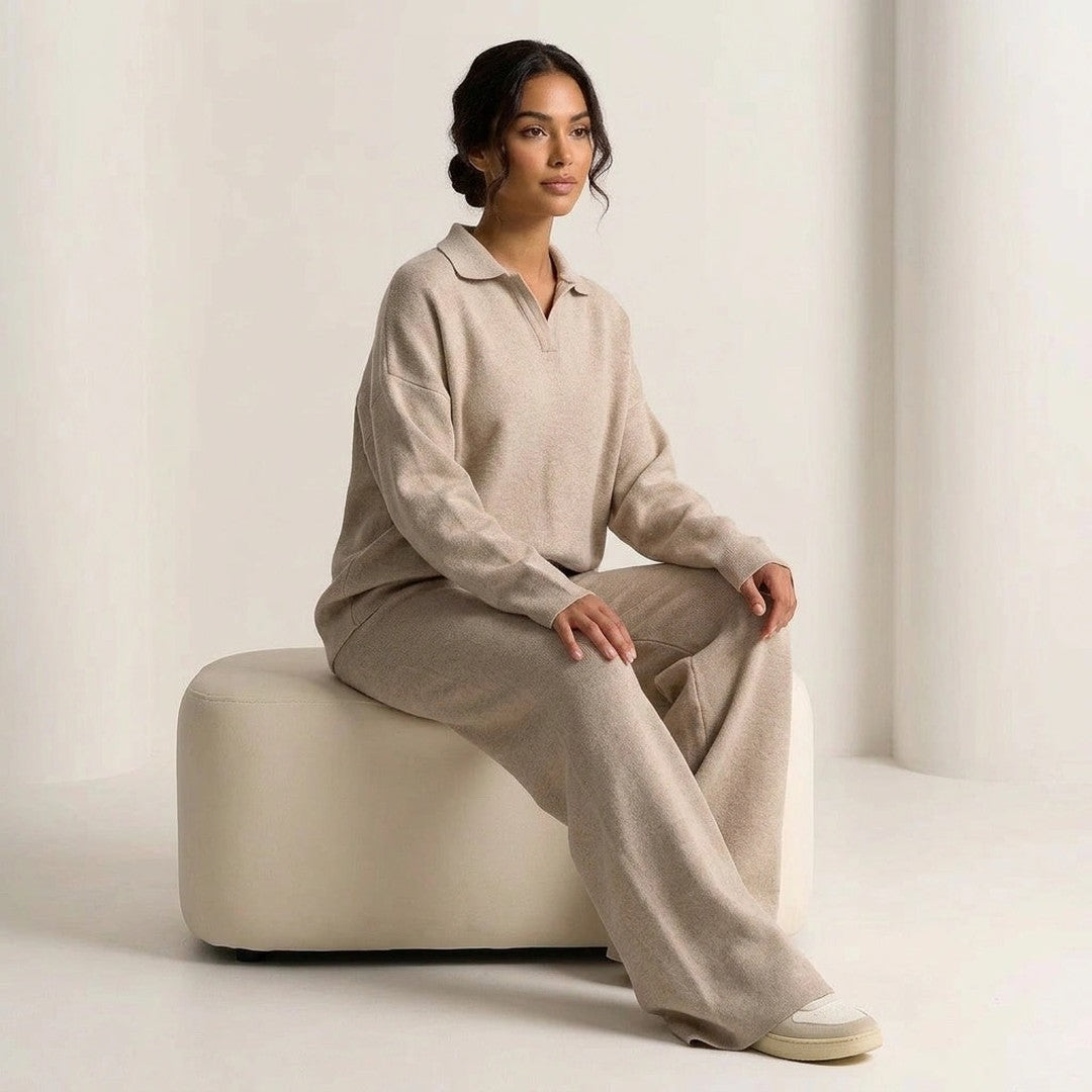 Woman wearing the Gloria women's set, model view