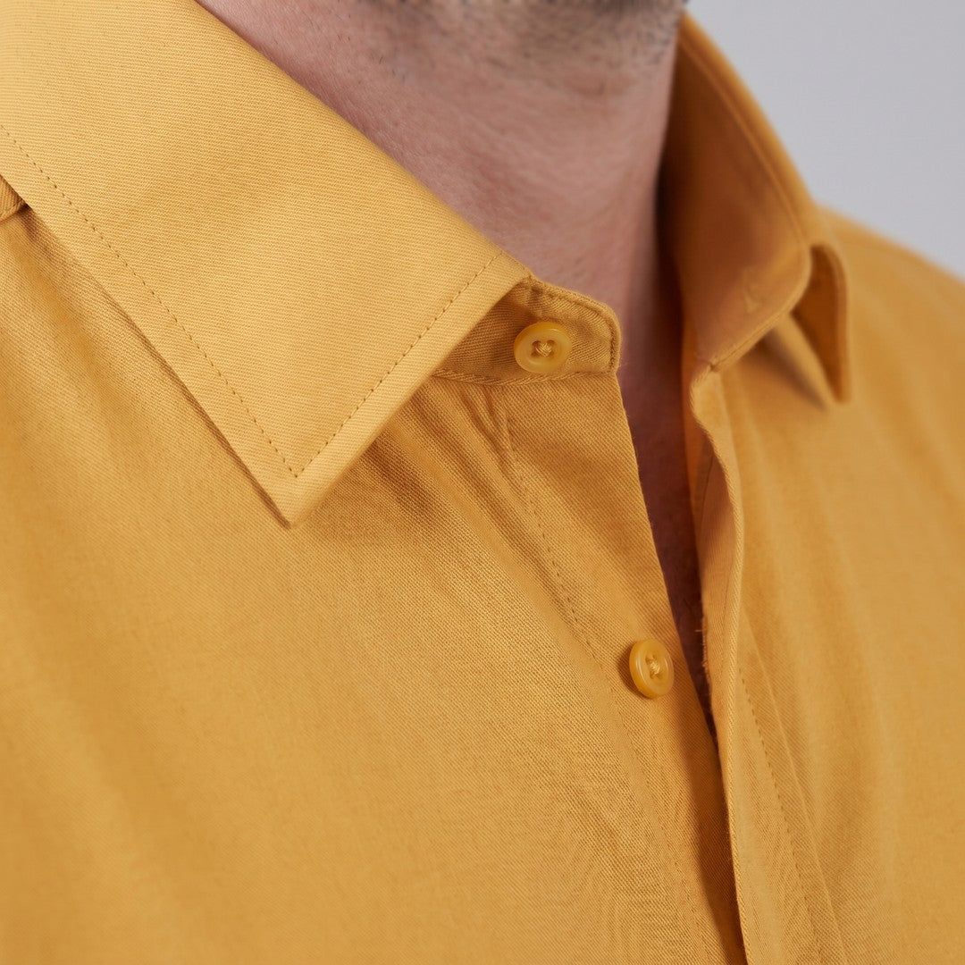 Man wearing the Grayson men's slim-fit polyester long-sleeve shirt, 25 view