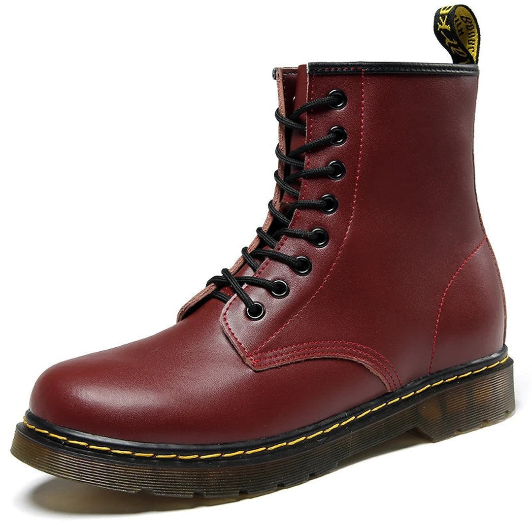 Man wearing the Jericho men's boots, model view
