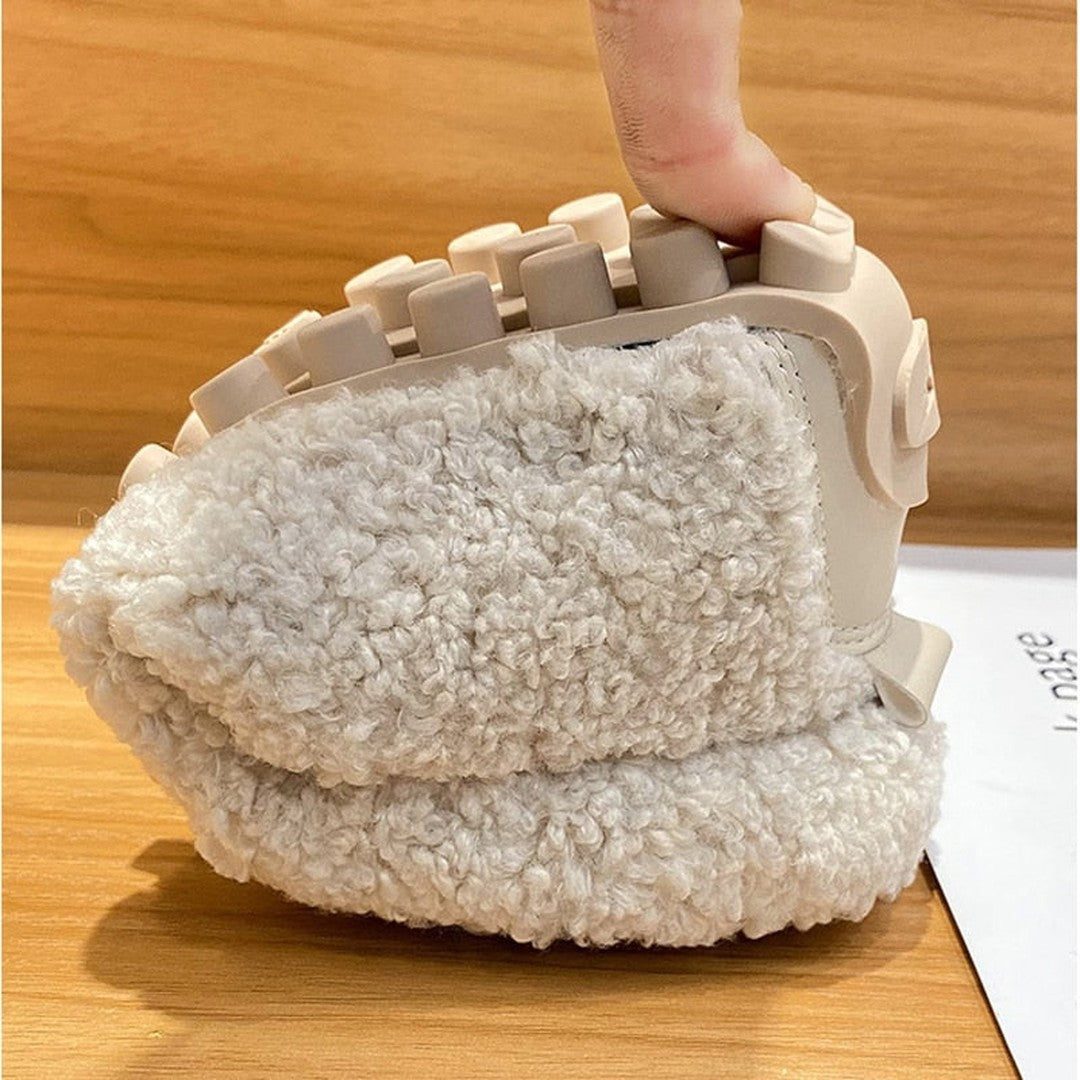 Woman wearing the Jessa women's shoes, side view