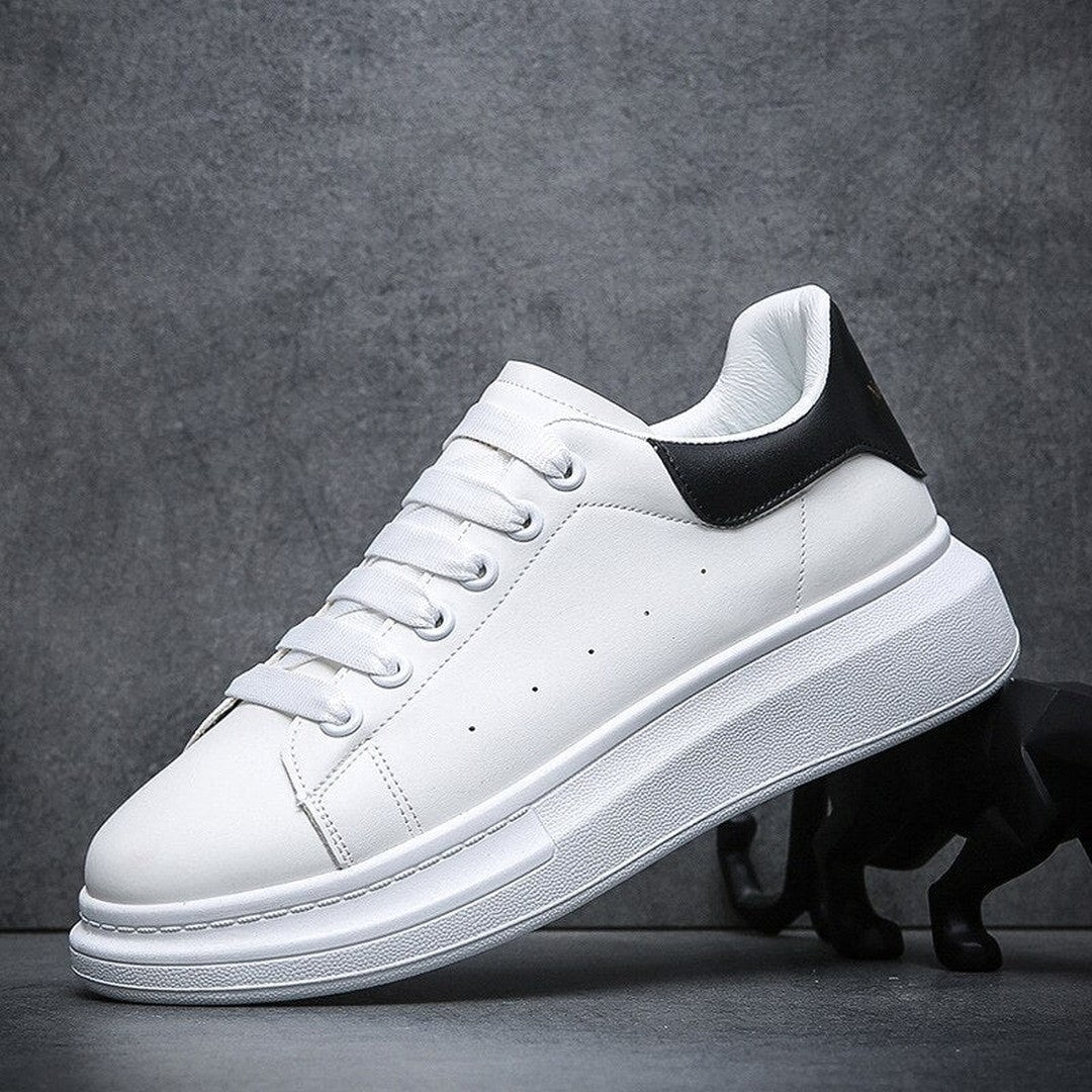 Man wearing the Keaton men's lightweight sneakers, back view
