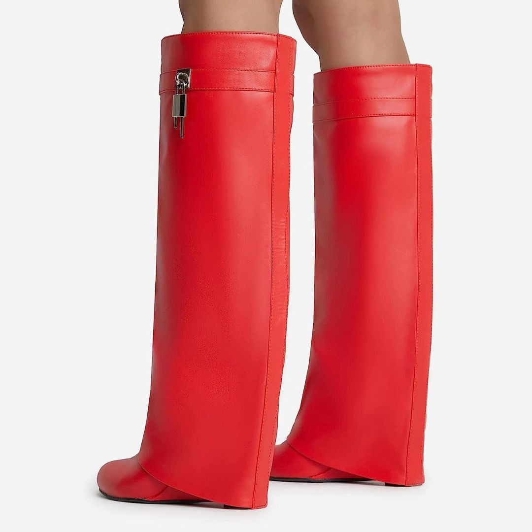 Man wearing the Kingston men's leather boots, 9 view