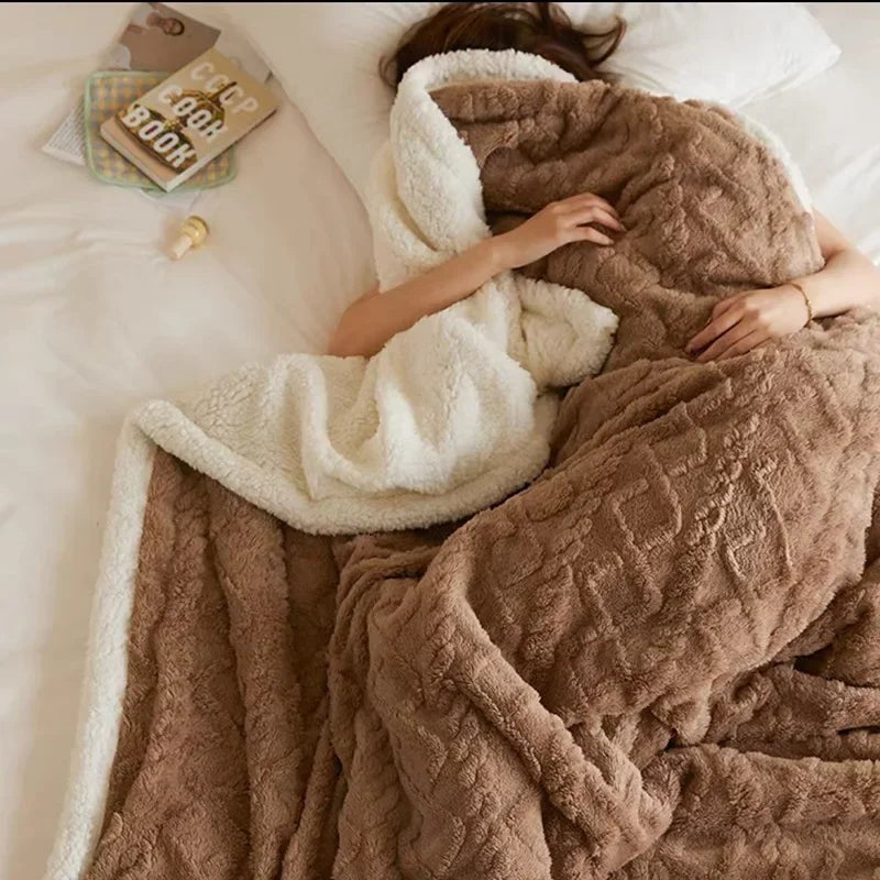 Thick lambswool and fleece winter blanket - product photo 1