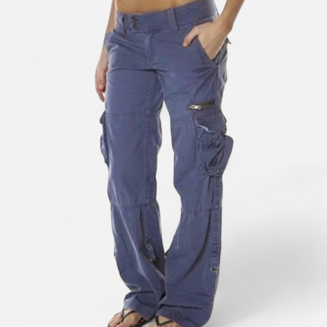 Woman wearing the Leocadia women's wide-leg pants, detail view