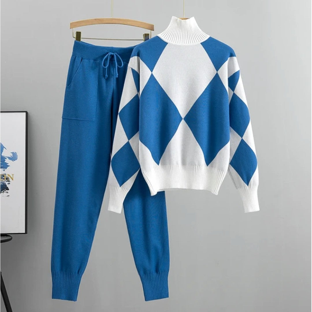 Woman wearing the Liana women's set, side view
