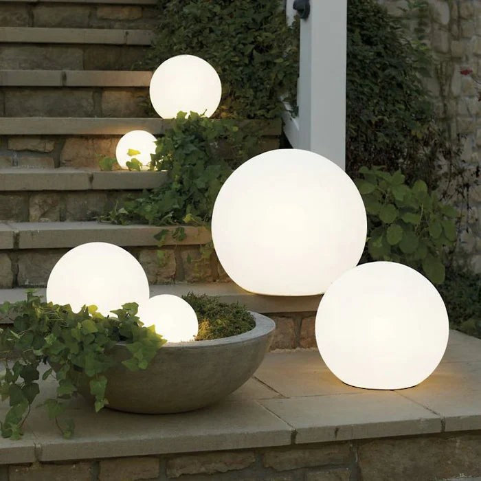 Rechargeable LED garden globe light - product photo 1