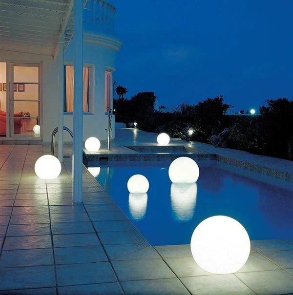 Rechargeable LED garden globe light - product photo 18