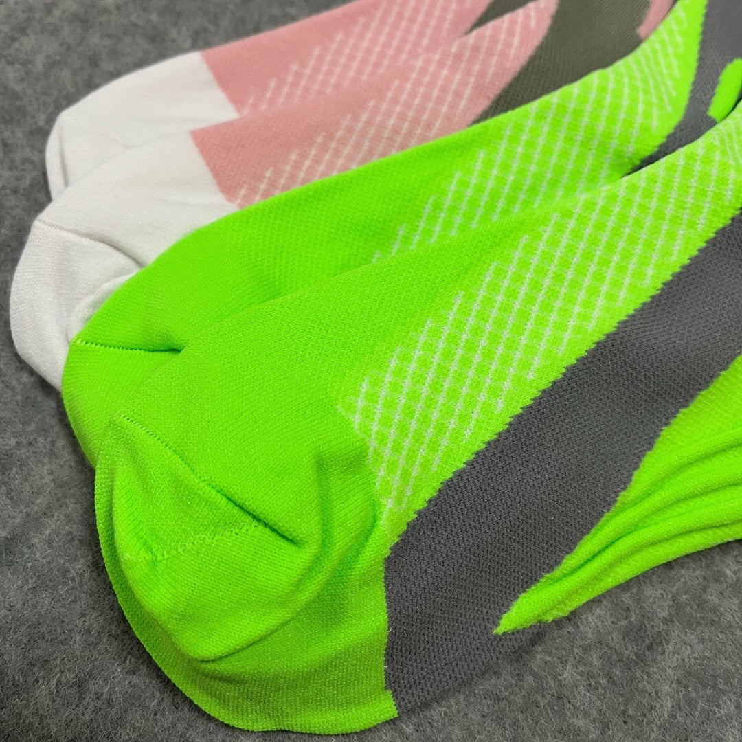 Women's graduated compression sports socks - product photo 14