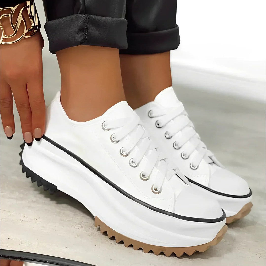 Woman wearing the Mila women's sneakers, detail view