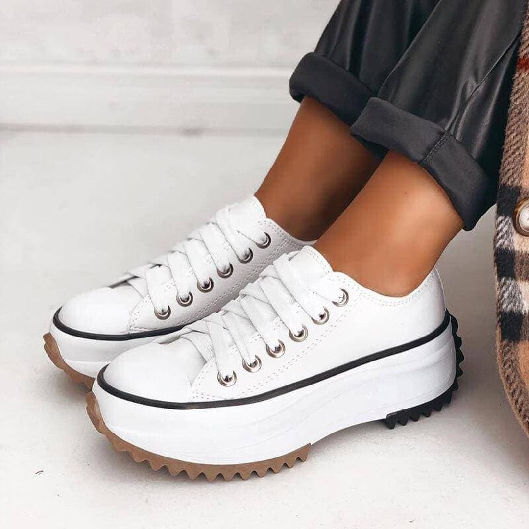 Woman wearing the Mila women's sneakers, side view