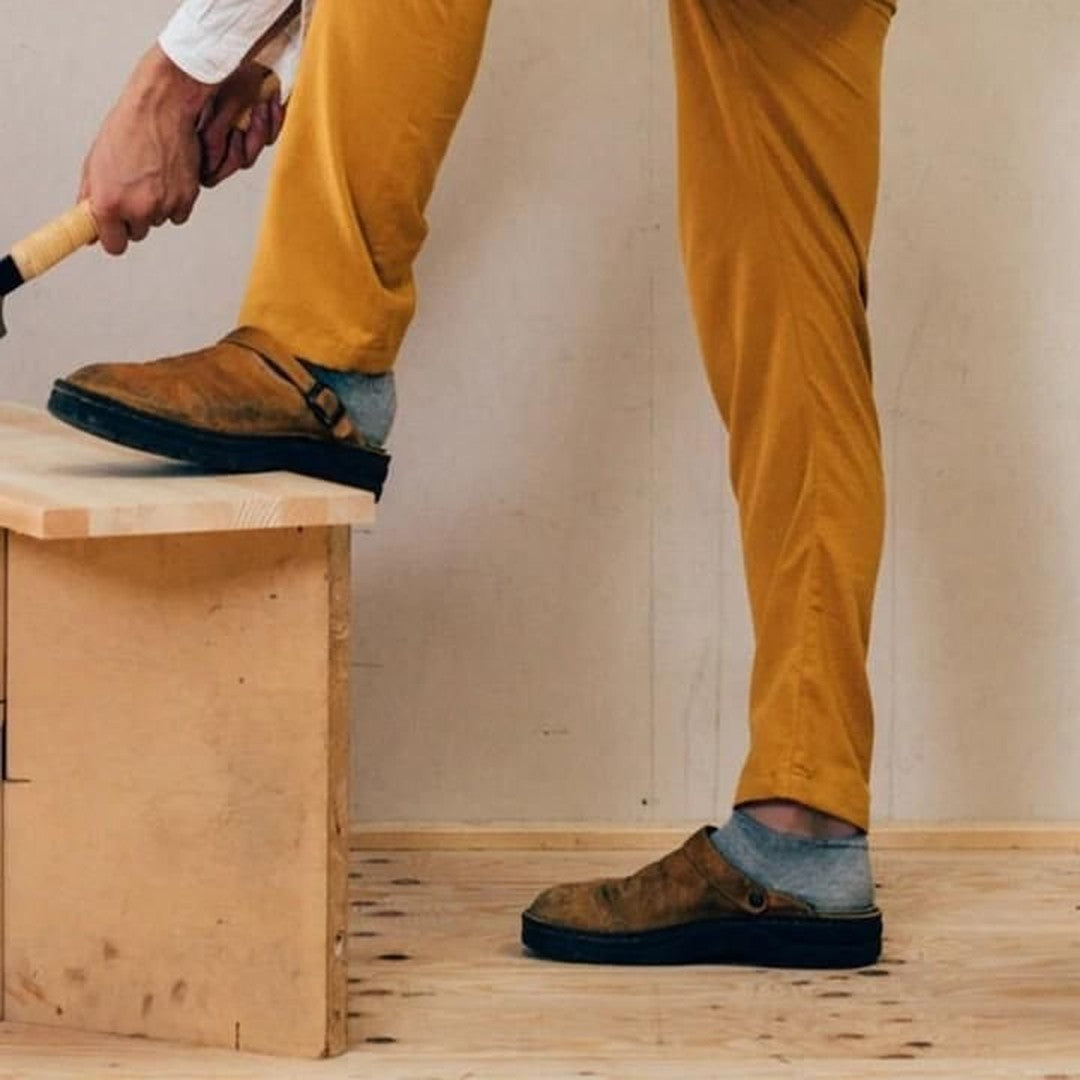 Man wearing the Pascal men's leather apparel, side view