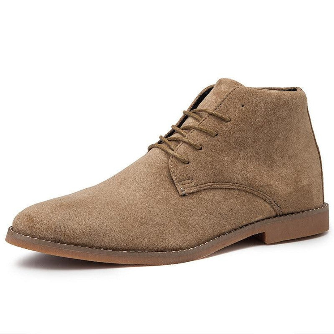Man wearing the Ramsey men's boots, back view