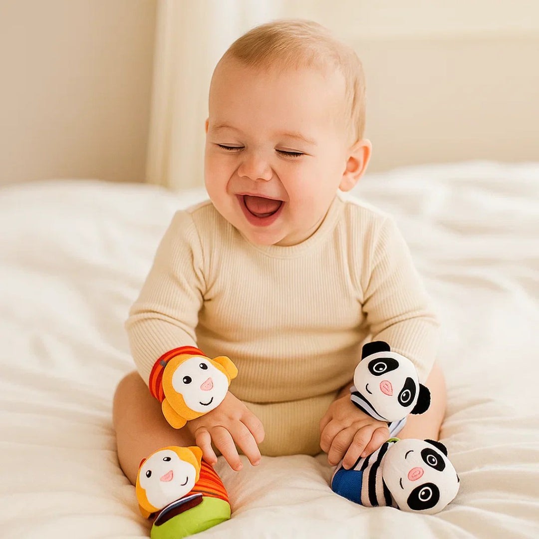 Baby wrist rattle and sock sensory set - product photo 7