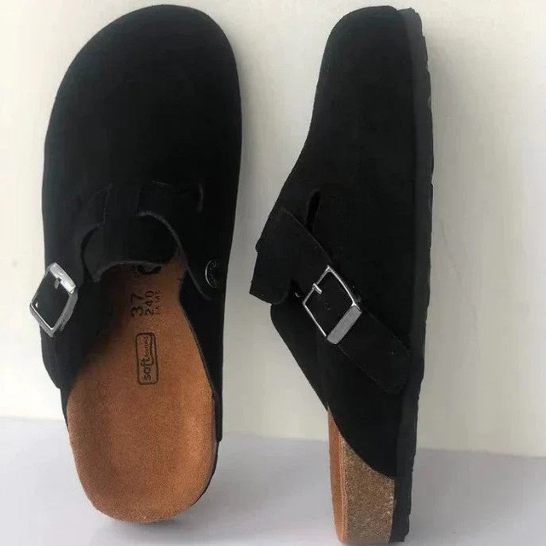 Man wearing the Reeve men's suede shoes, detail view