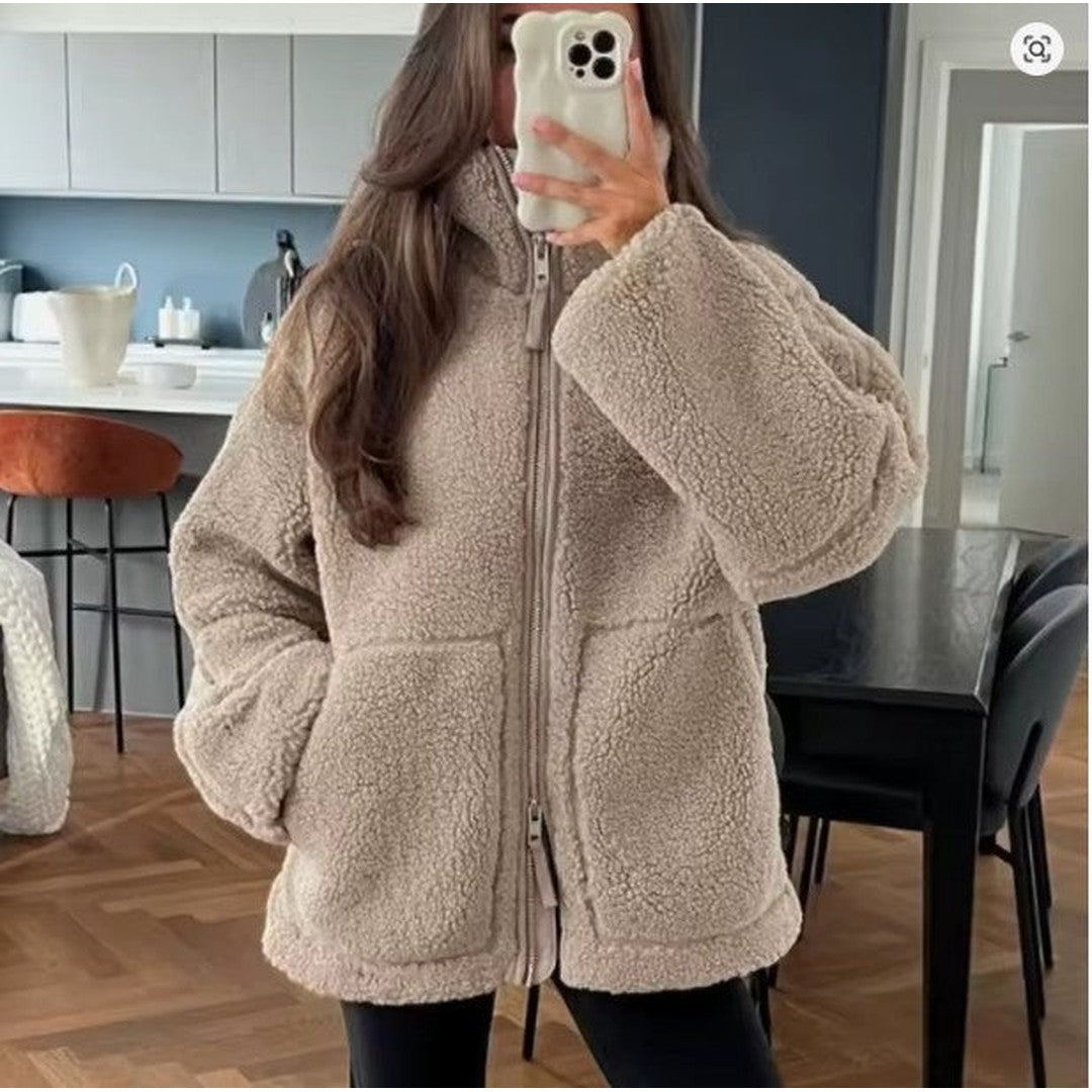 Woman wearing the Sanne women's wool jacket, side view