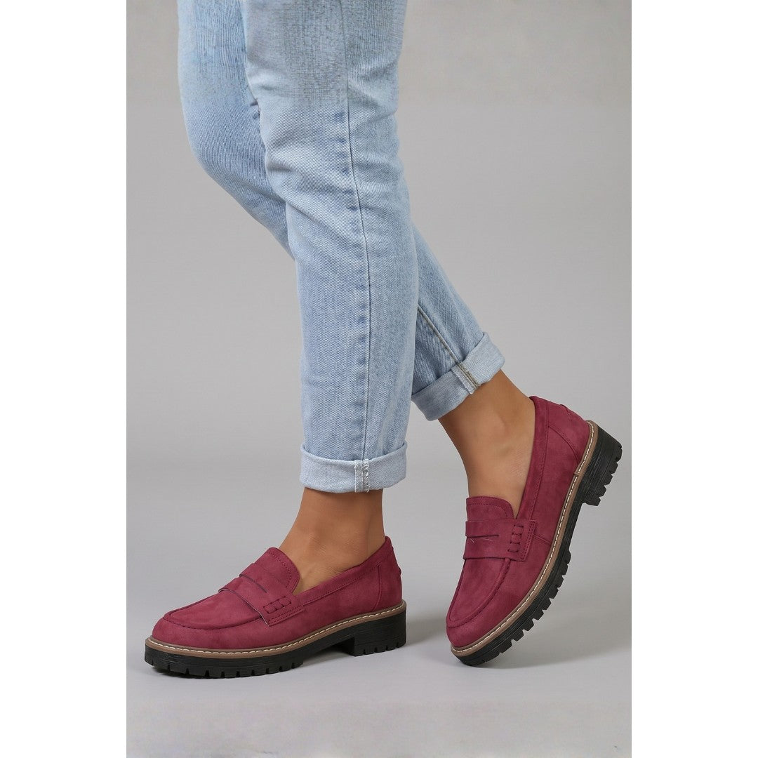 Woman wearing the Santiago women's leather loafers, 8 view