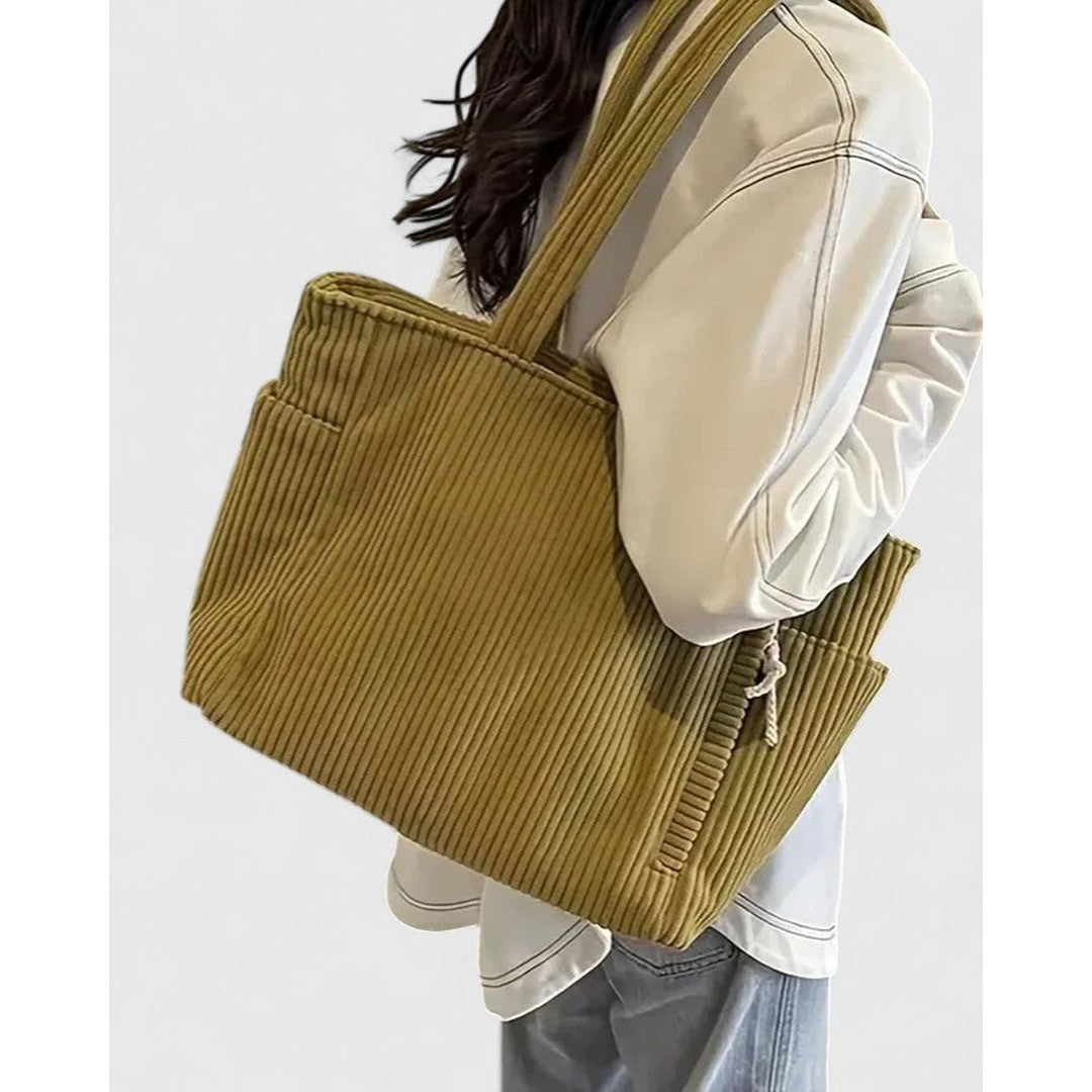 Woman wearing the Sarah women's bag, 7 view