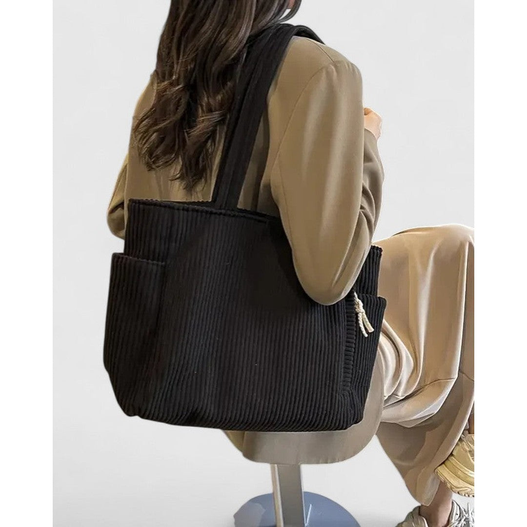 Woman wearing the Sarah women's bag, 8 view