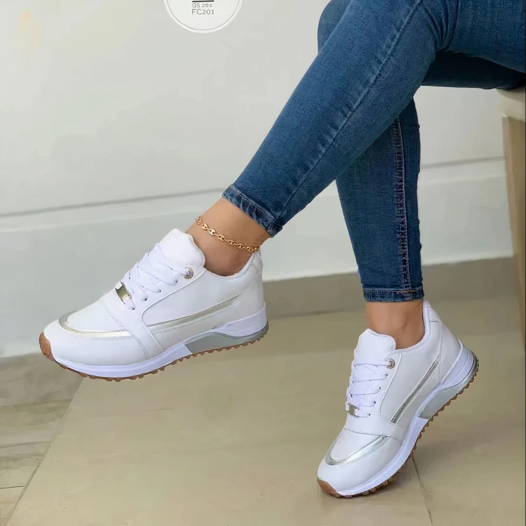 Woman wearing the Saskia women's shoes, side view