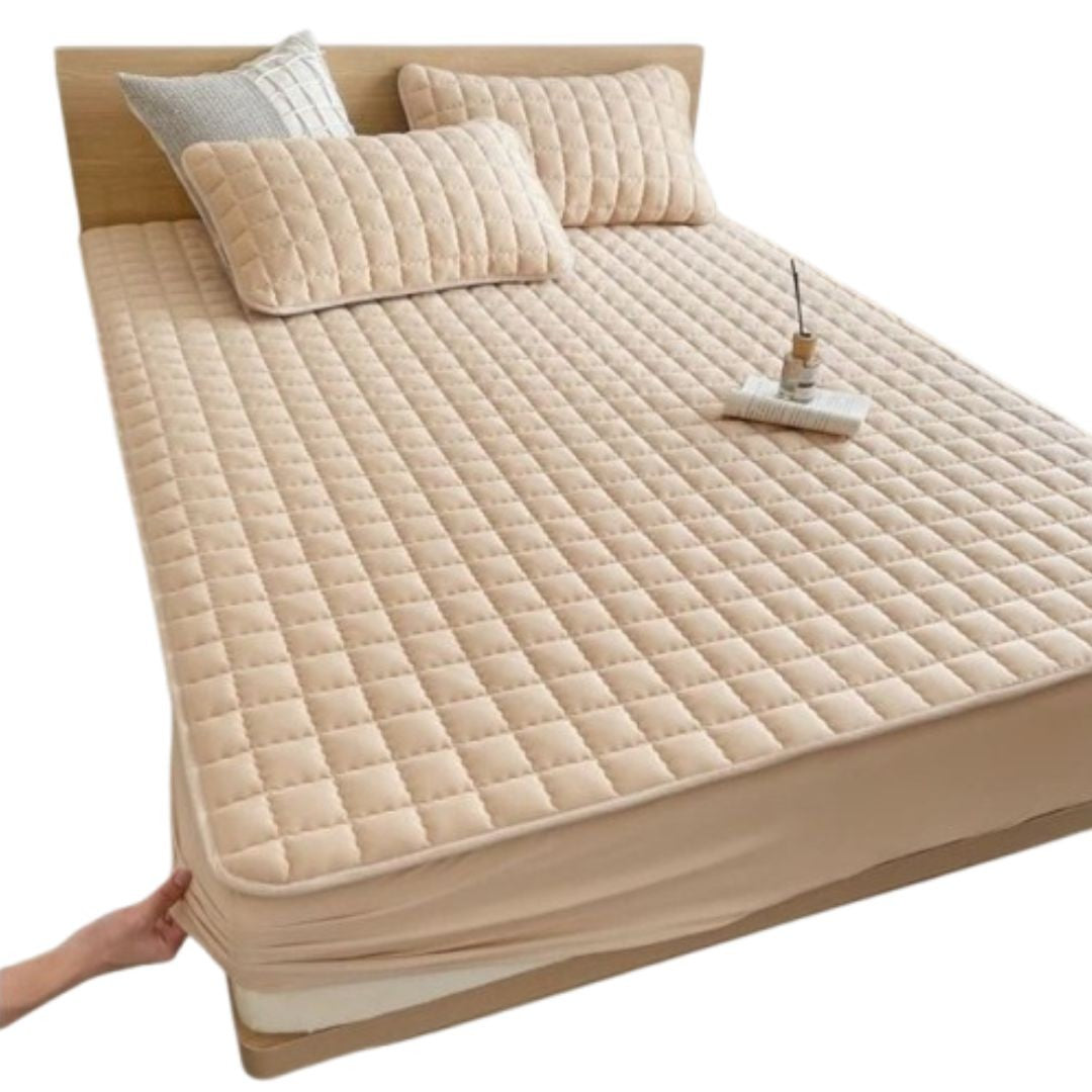 Fitted waterproof mattress protector - product photo 1