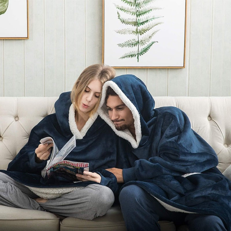 Oversized wearable fleece hoodie blanket - product photo 3