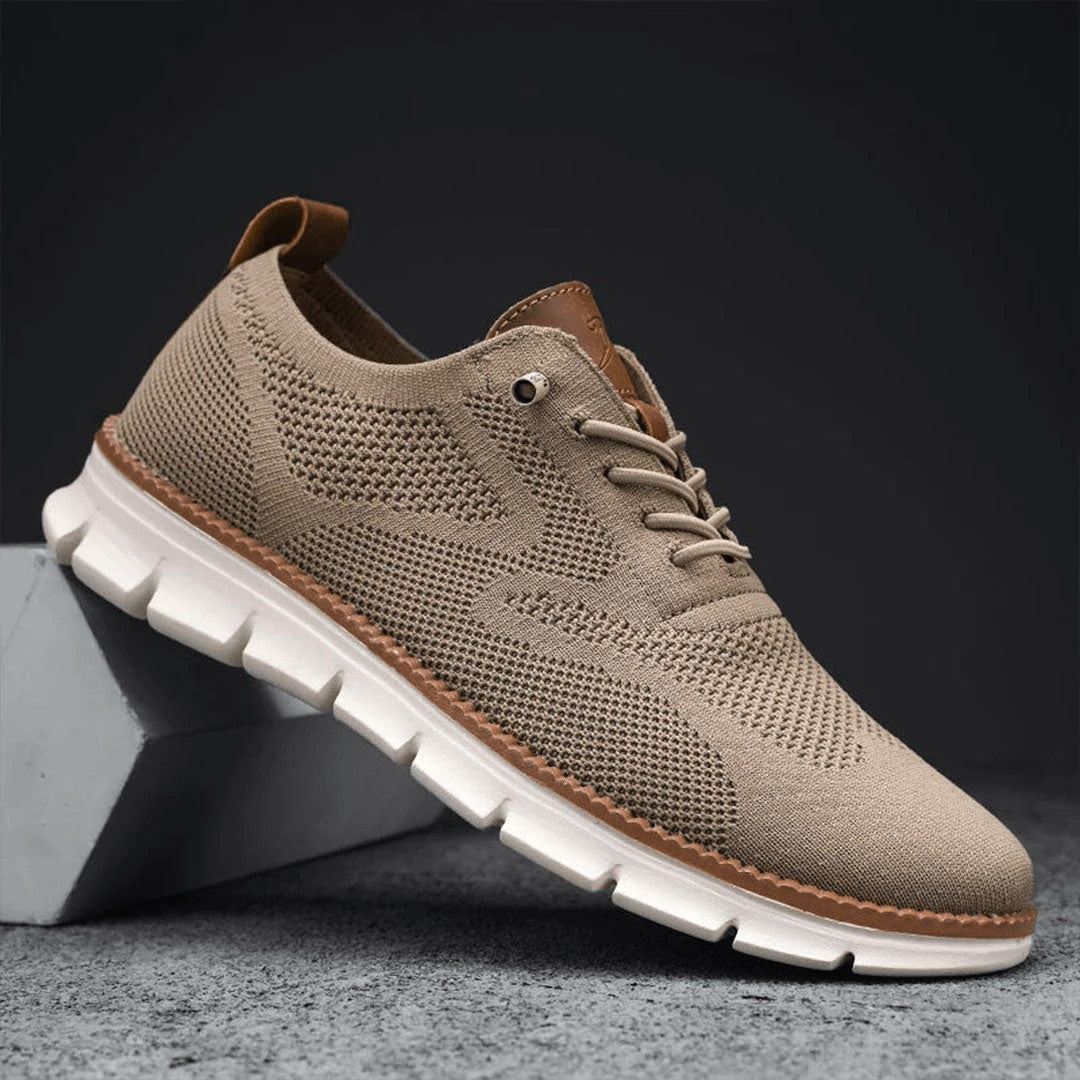 Man wearing the Spencer men's casual shoes, 13 view