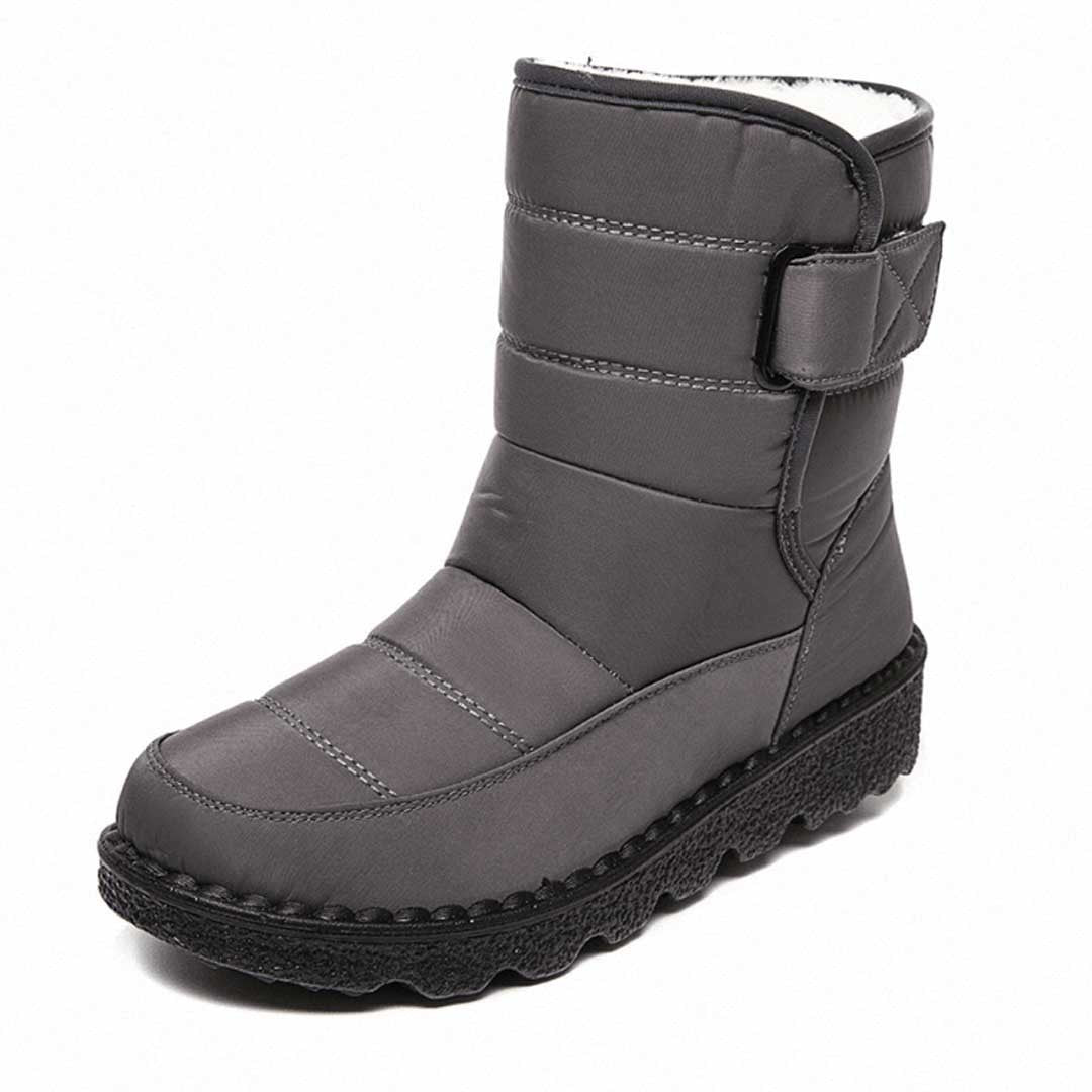 Woman wearing the Uma women's waterproof boots, 7 view