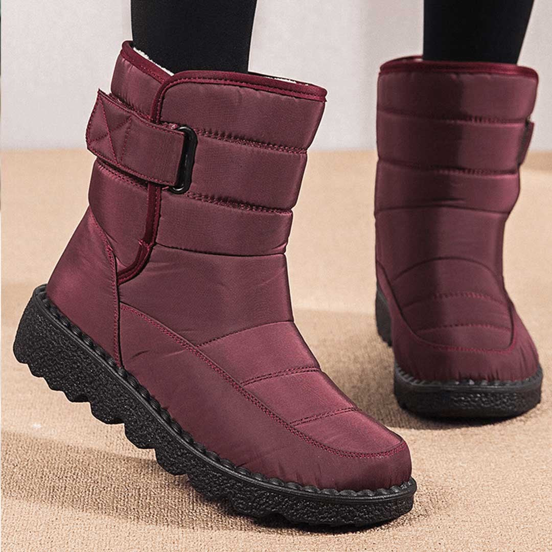 Woman wearing the Uma women's waterproof boots, detail view