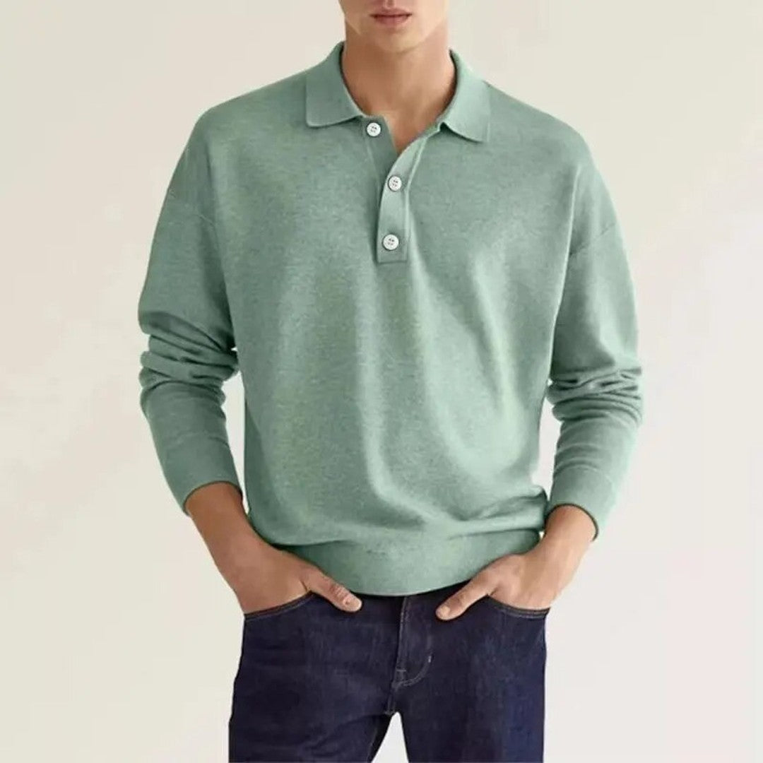 Man wearing the Valentin men's elegant polo shirt, detail view