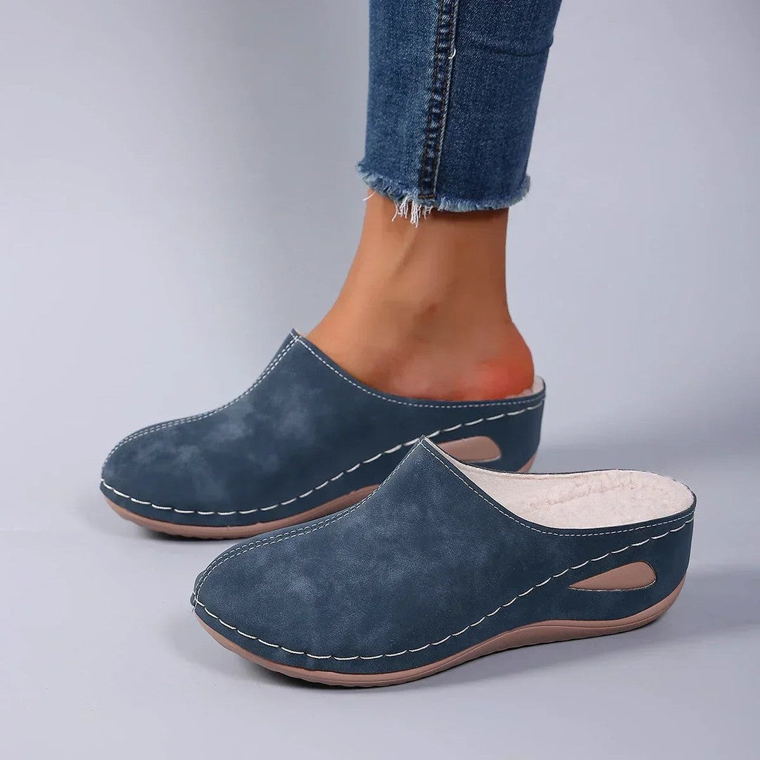 Women's wedge clogs - product photo 2