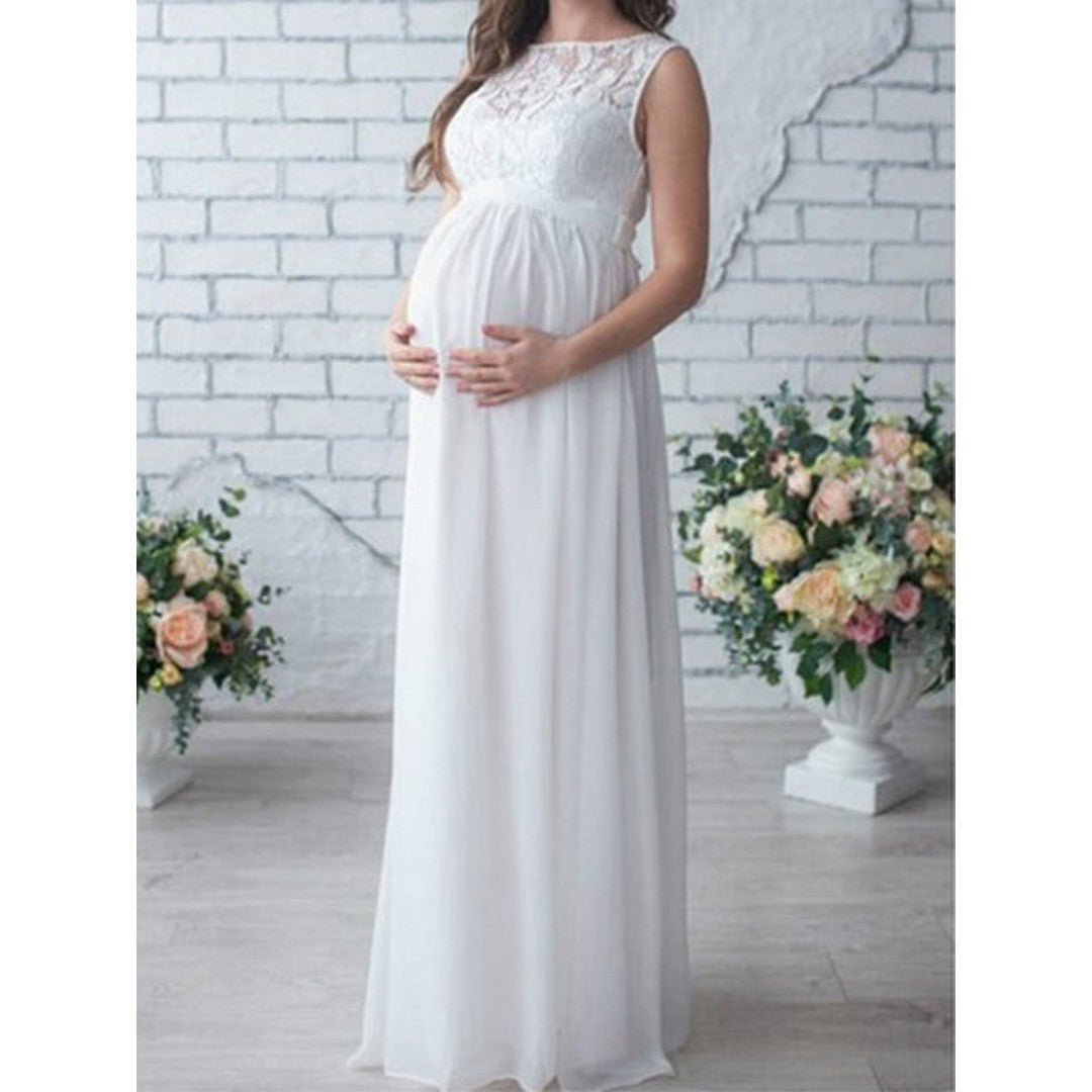 Woman wearing the Yolanda women's maxi crewneck elegant belt, detail view