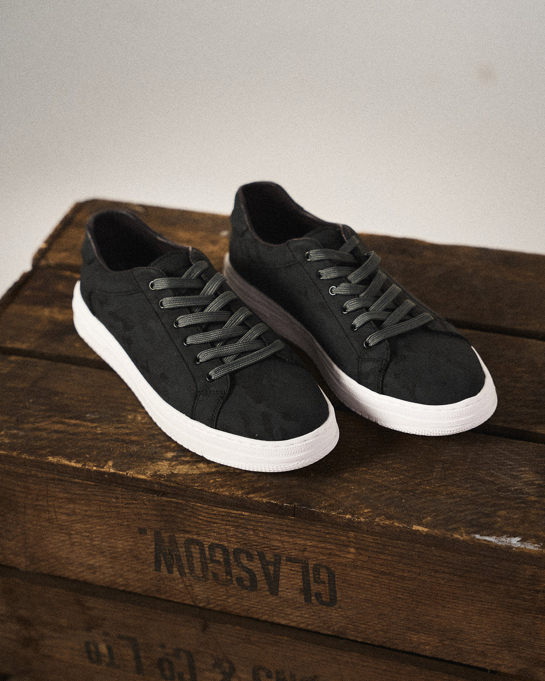 Noah | Men's Orthopedic Low Top Lace-Up Sneakers