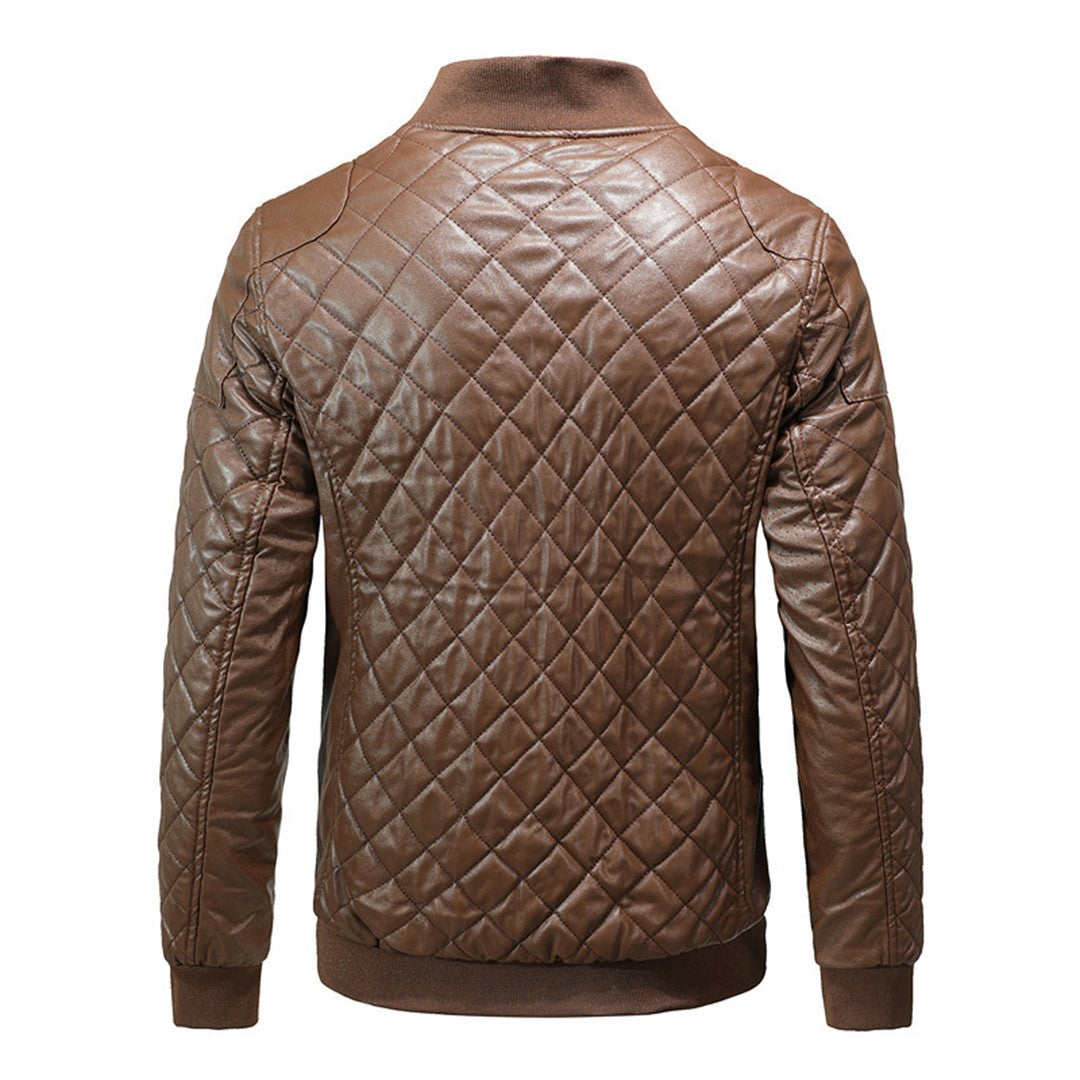 Man wearing the Alaric men's slim-fit leather classic jacket, detail view