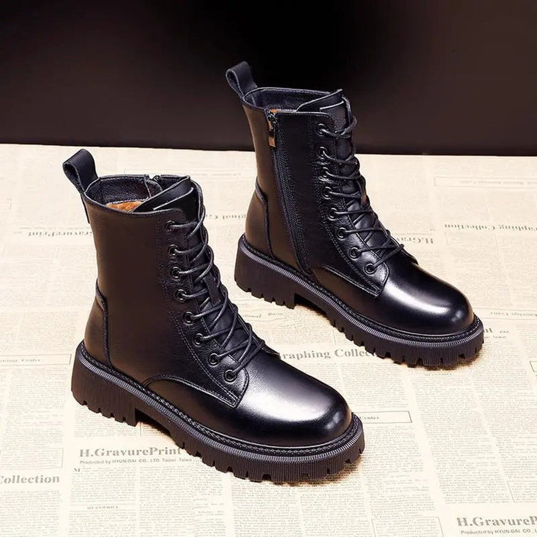 Woman wearing the Alessia women's leather boots, back view